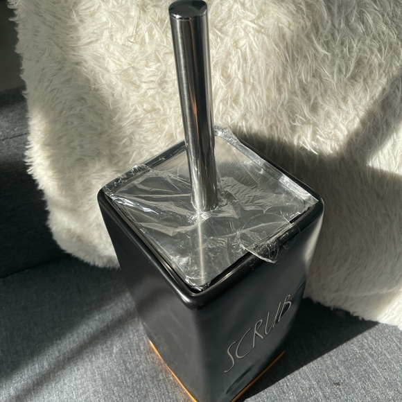 New Rae Dunn “Scrub” toilet brush - Picture 4 of 9